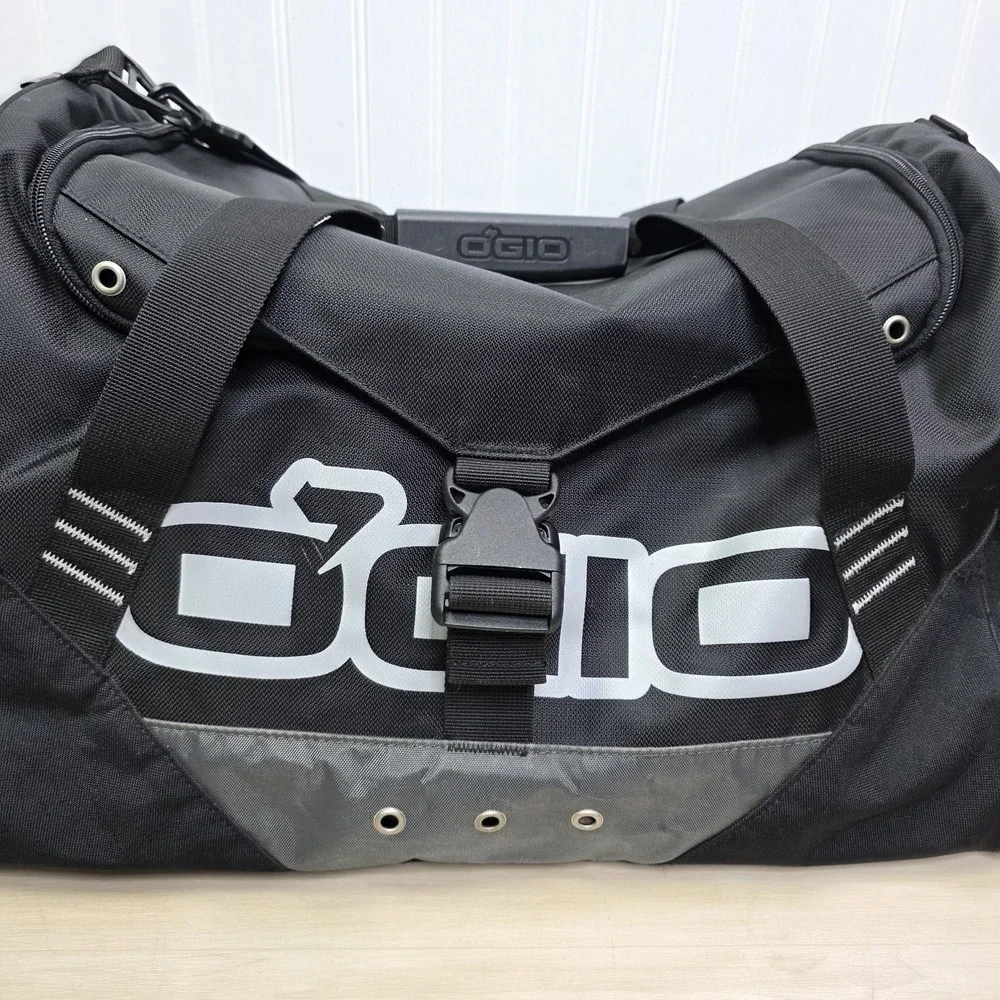 Ogio 55 Liter Black Duffel Travel Luggage Bag Zippers Handle‎